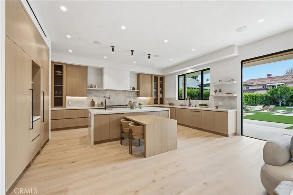 4447 Matilija Sherman Oaks, CA 91423