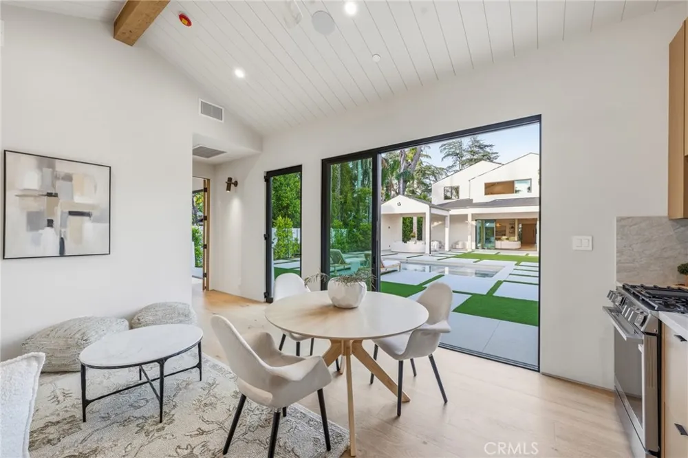 4447 Matilija Sherman Oaks, CA 91423