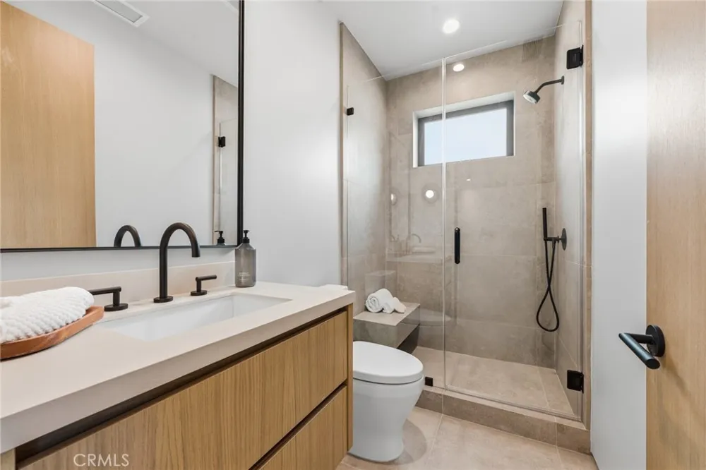 4447 Matilija Sherman Oaks, CA 91423