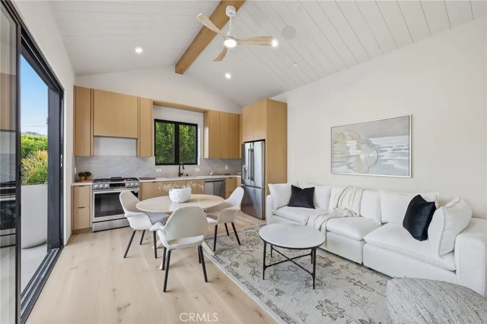 4447 Matilija Sherman Oaks, CA 91423