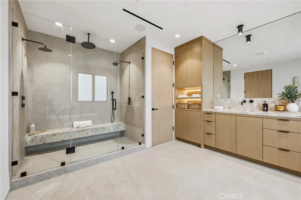 4447 Matilija Sherman Oaks, CA 91423