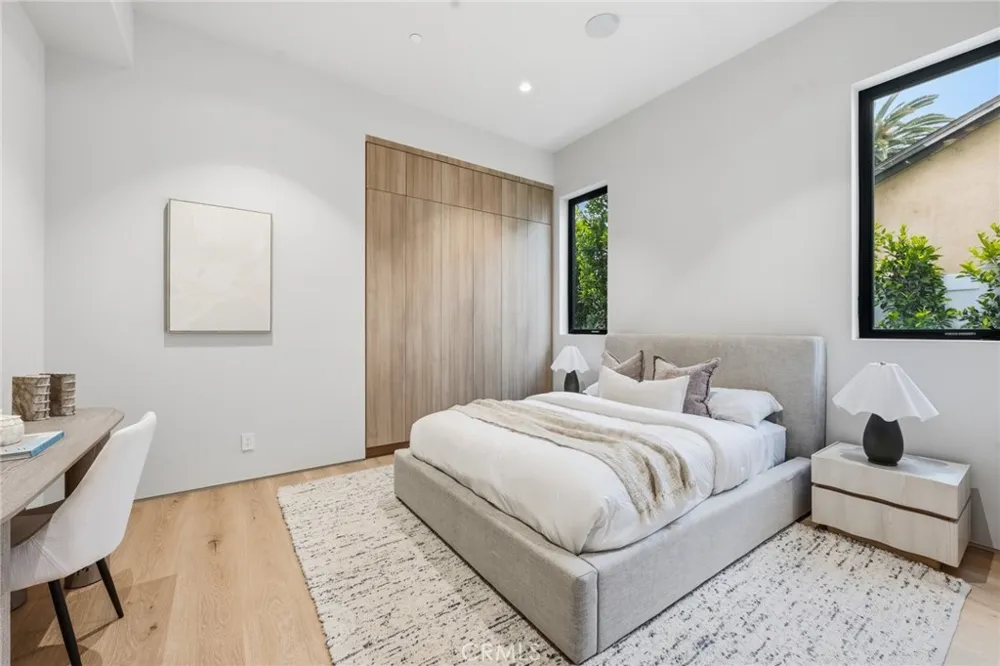4447 Matilija Sherman Oaks, CA 91423