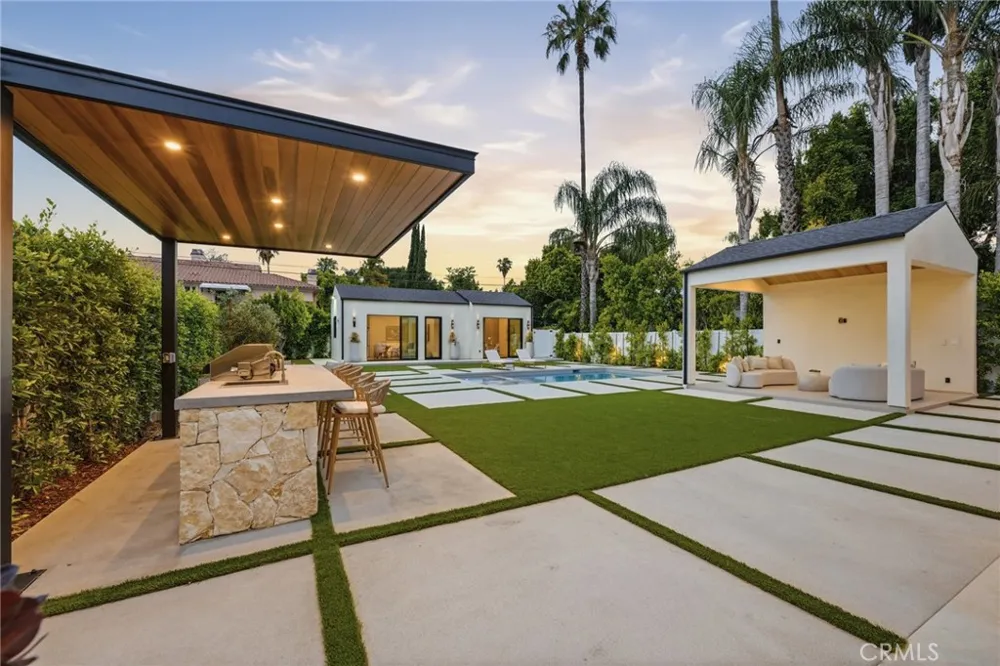 4447 Matilija Sherman Oaks, CA 91423