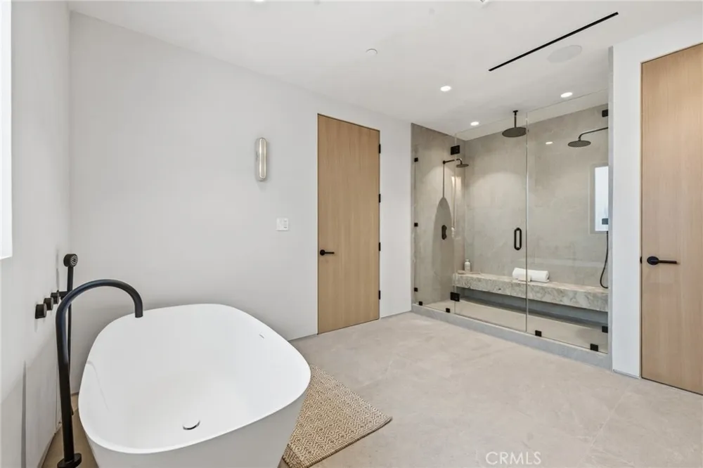4447 Matilija Sherman Oaks, CA 91423