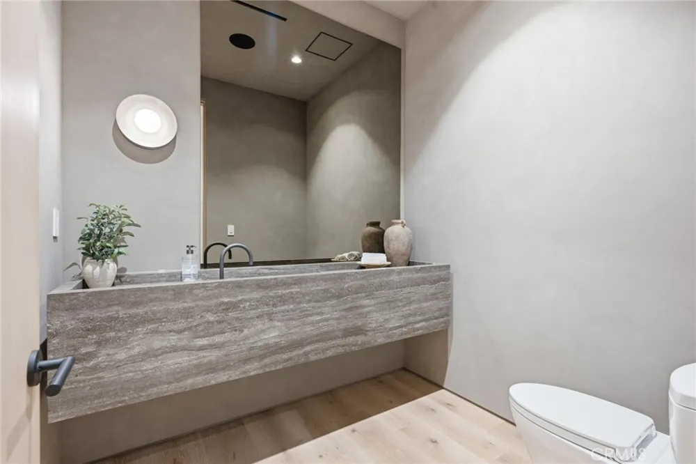 4447 Matilija Sherman Oaks, CA 91423