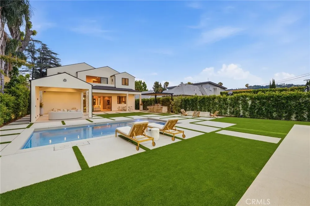 4447 Matilija Sherman Oaks, CA 91423