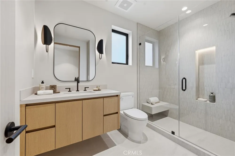 4447 Matilija Sherman Oaks, CA 91423
