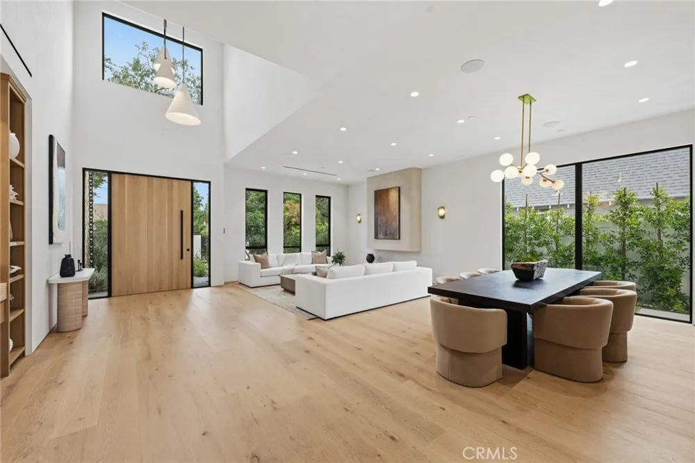 4447 Matilija Sherman Oaks, CA 91423
