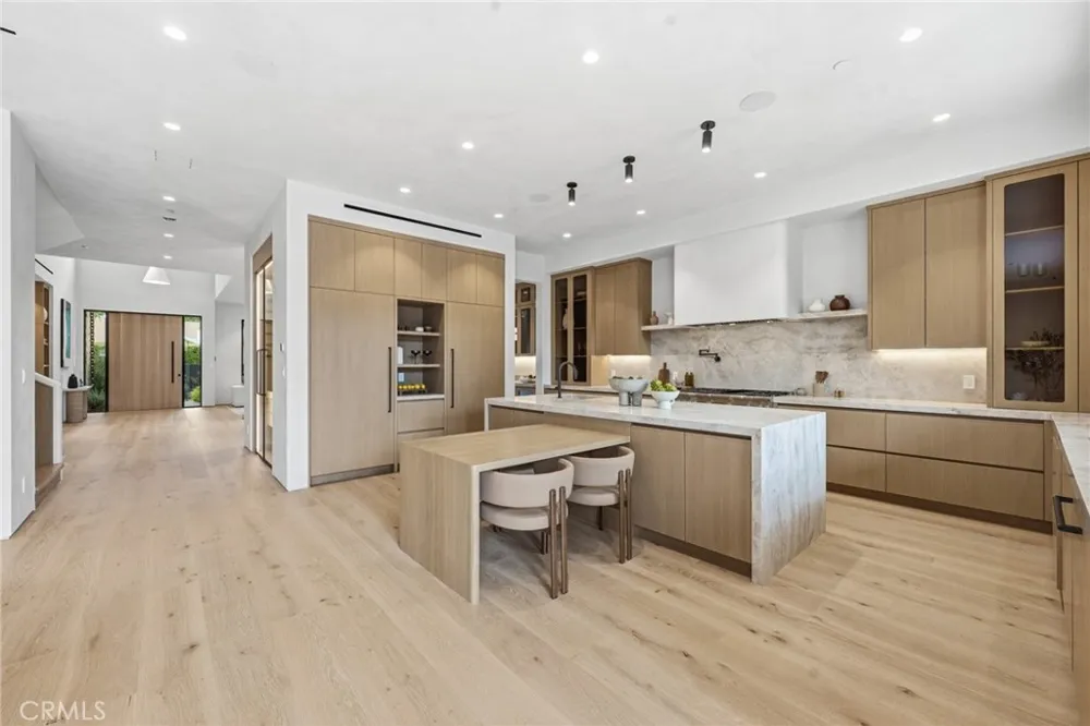 4447 Matilija Sherman Oaks, CA 91423