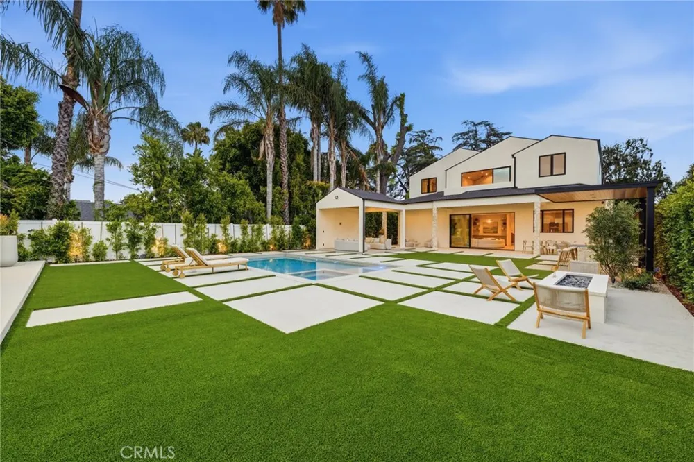 4447 Matilija Sherman Oaks, CA 91423