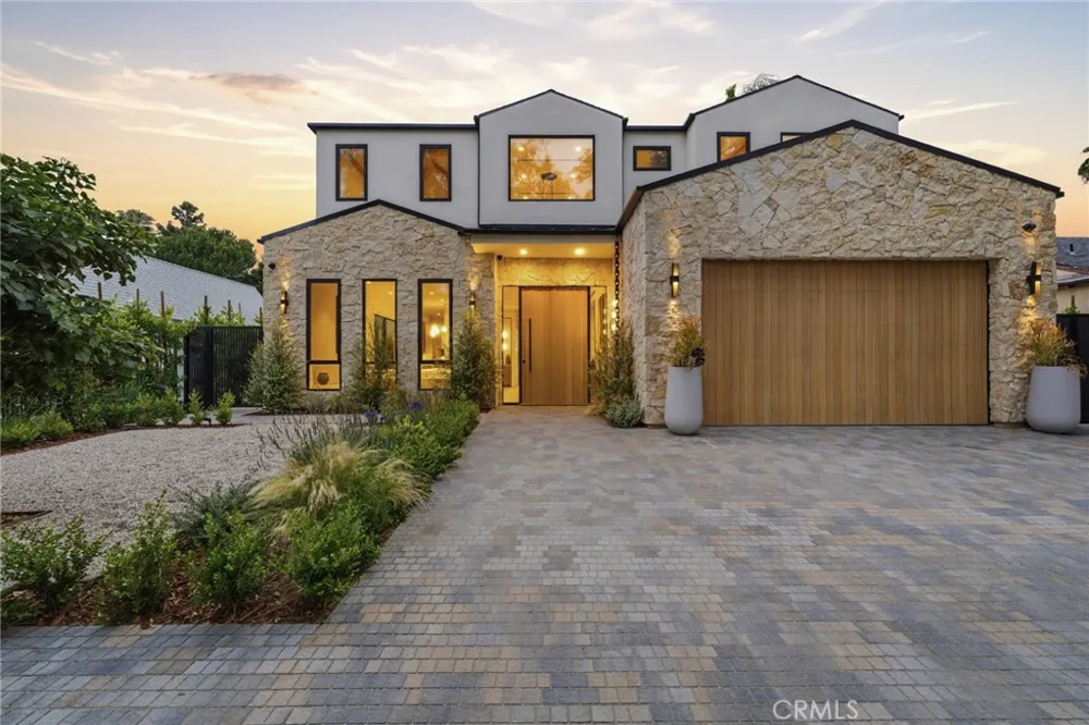 4447 Matilija Sherman Oaks, CA 91423