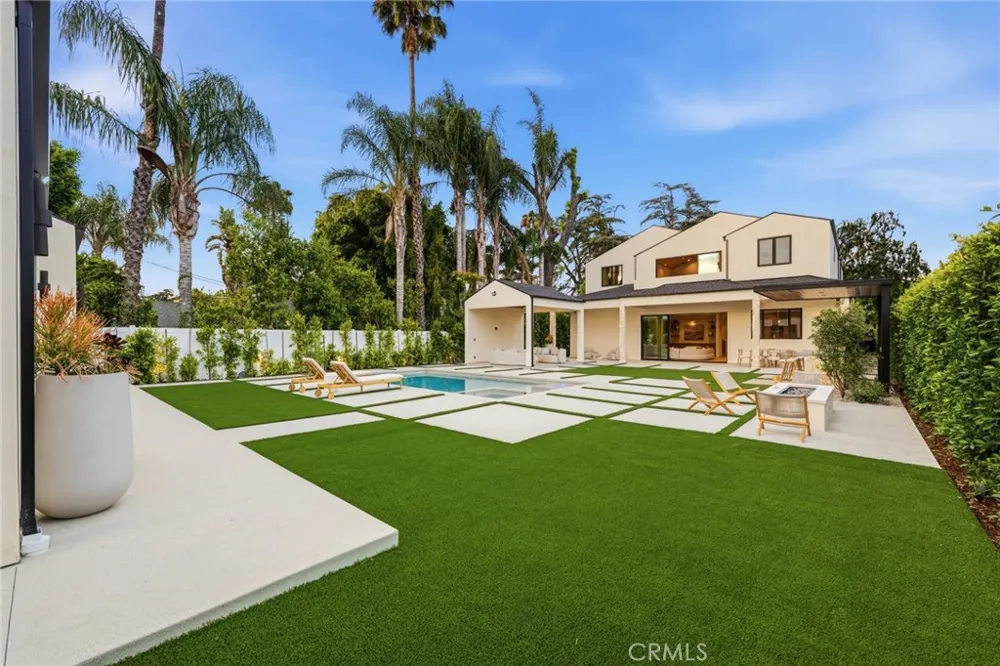 4447 Matilija Sherman Oaks, CA 91423