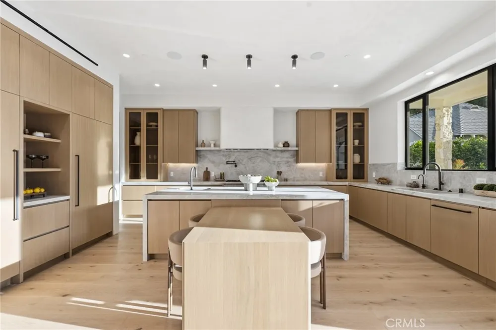 4447 Matilija Sherman Oaks, CA 91423