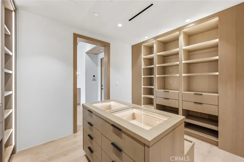 4447 Matilija Sherman Oaks, CA 91423