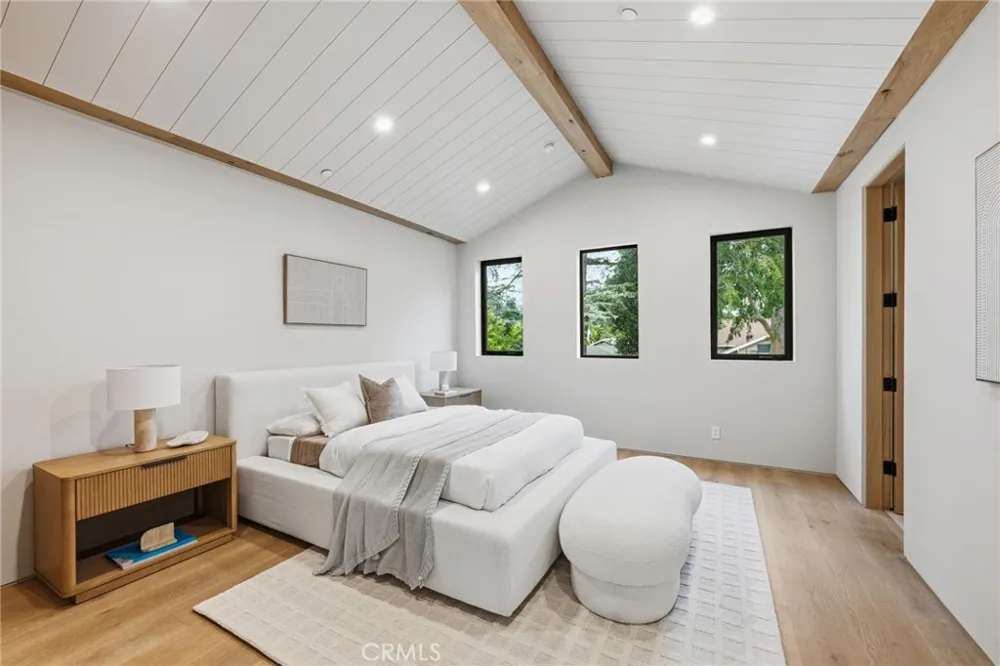 4447 Matilija Sherman Oaks, CA 91423
