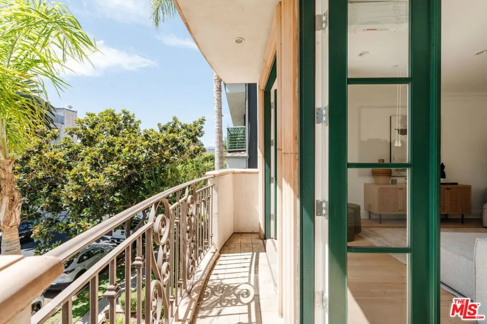 11749 Goshen Avenue #201 Los Angeles, CA 90049