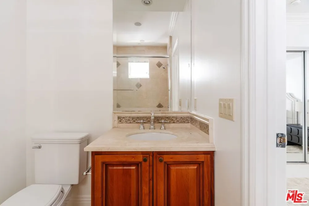 11749 Goshen Avenue #201 Los Angeles, CA 90049