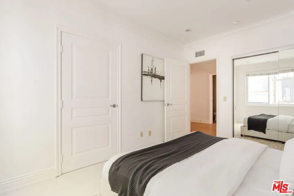 11749 Goshen Avenue #201 Los Angeles, CA 90049
