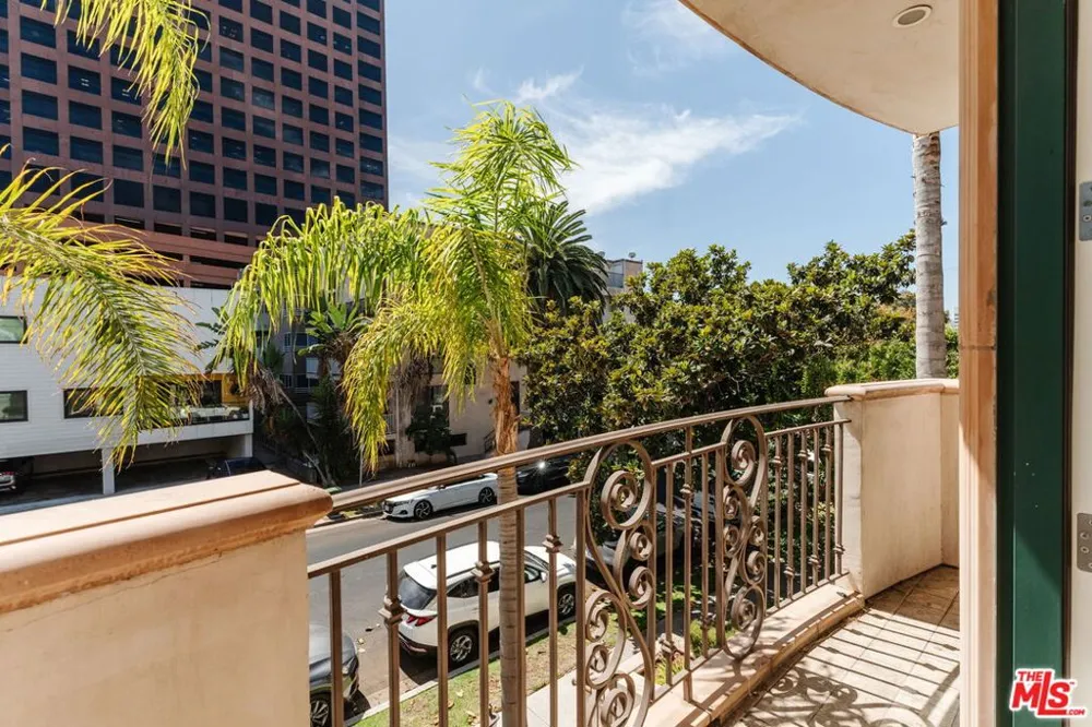11749 Goshen Avenue #201 Los Angeles, CA 90049