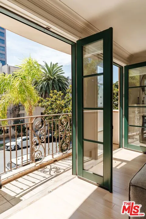 11749 Goshen Avenue #201 Los Angeles, CA 90049