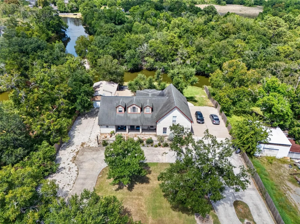 8618 Highway 6 Hitchcock, TX 77563