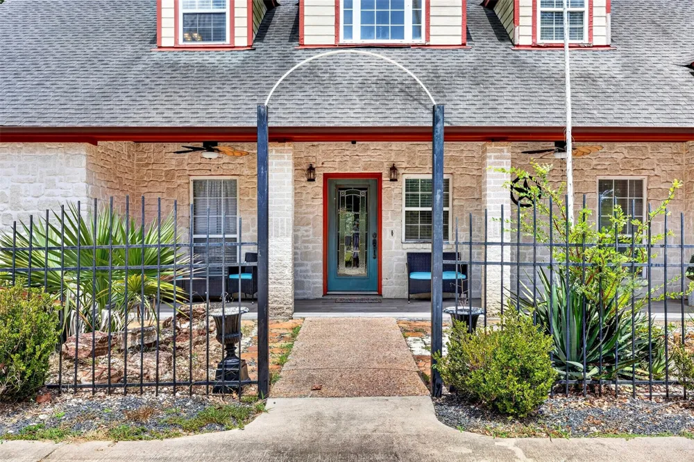 8618 Highway 6 Hitchcock, TX 77563