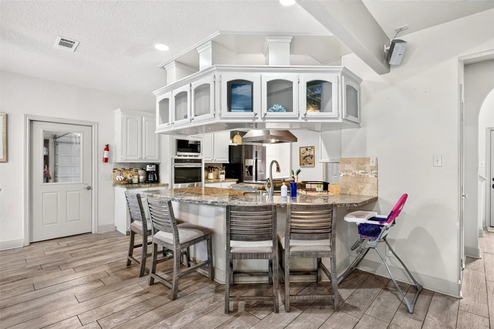 8618 Highway 6 Hitchcock, TX 77563