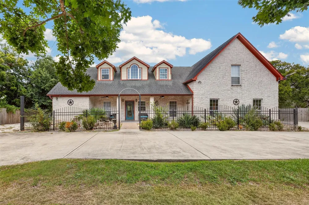 8618 Highway 6 Hitchcock, TX 77563