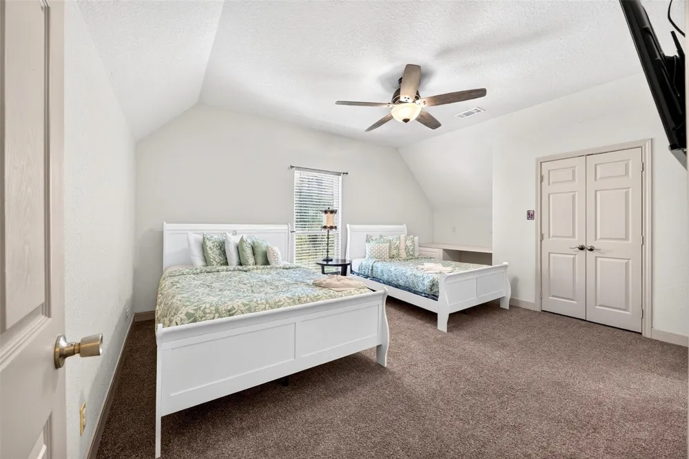 8618 Highway 6 Hitchcock, TX 77563