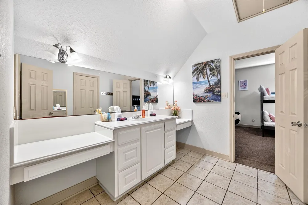 8618 Highway 6 Hitchcock, TX 77563