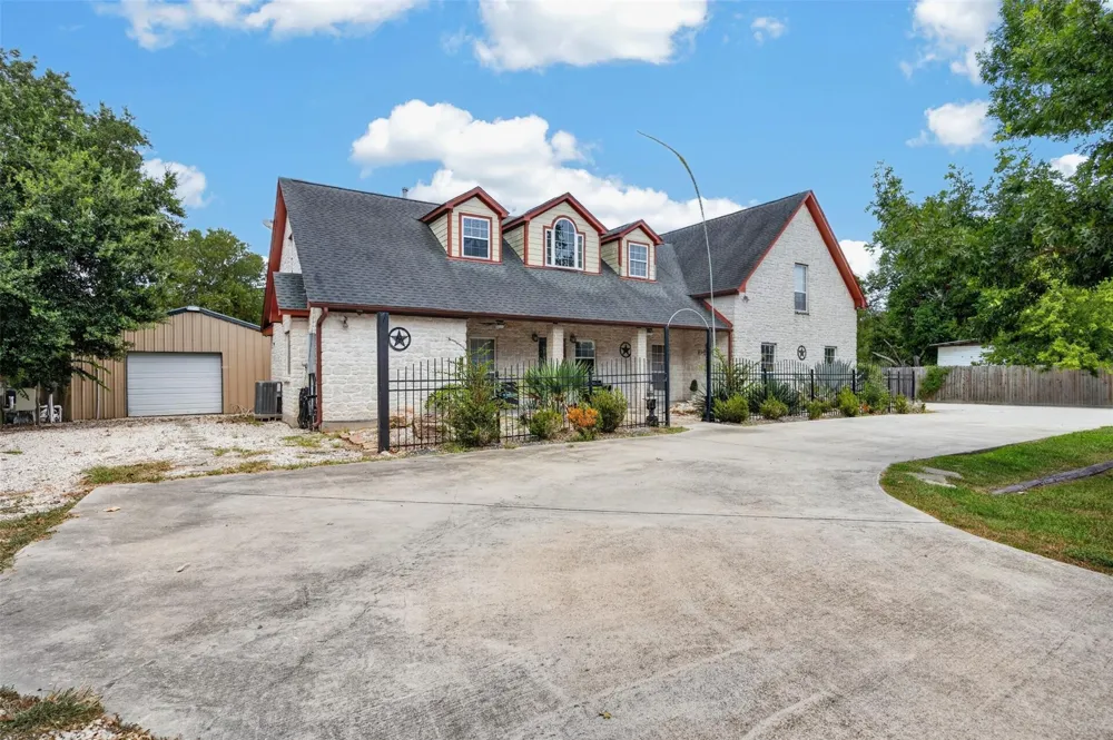 8618 Highway 6 Hitchcock, TX 77563