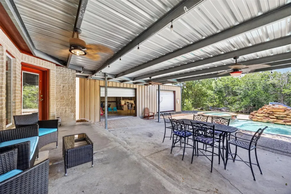8618 Highway 6 Hitchcock, TX 77563
