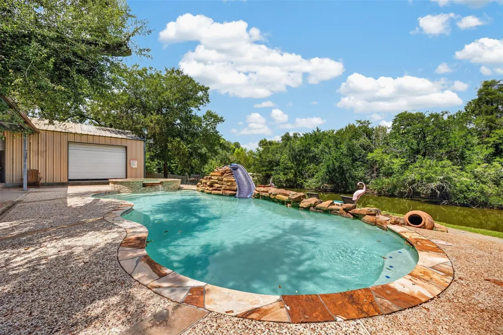 8618 Highway 6 Hitchcock, TX 77563