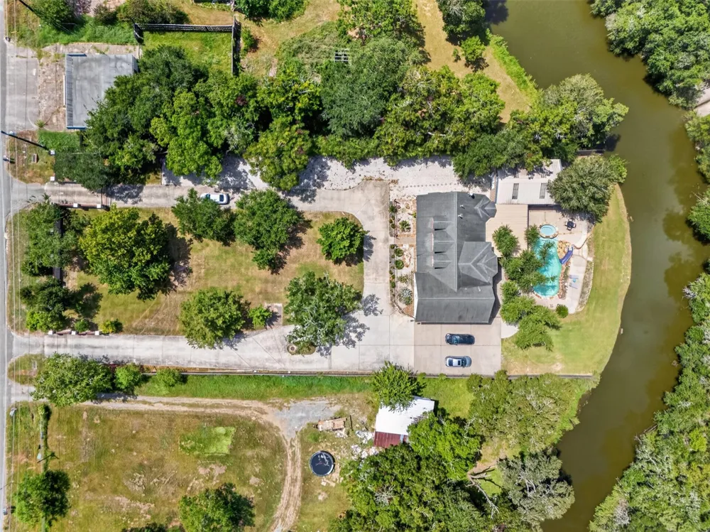 8618 Highway 6 Hitchcock, TX 77563