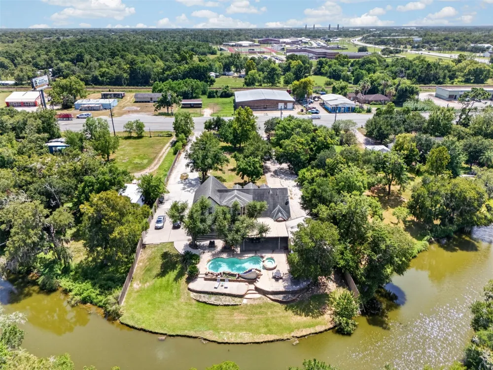 8618 Highway 6 Hitchcock, TX 77563