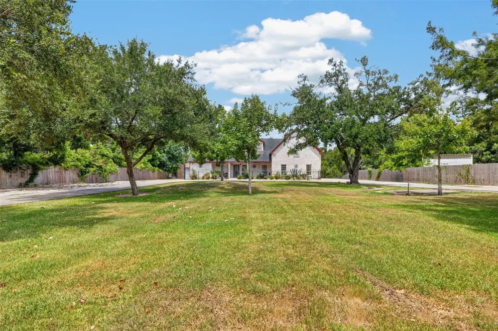 8618 Highway 6 Hitchcock, TX 77563