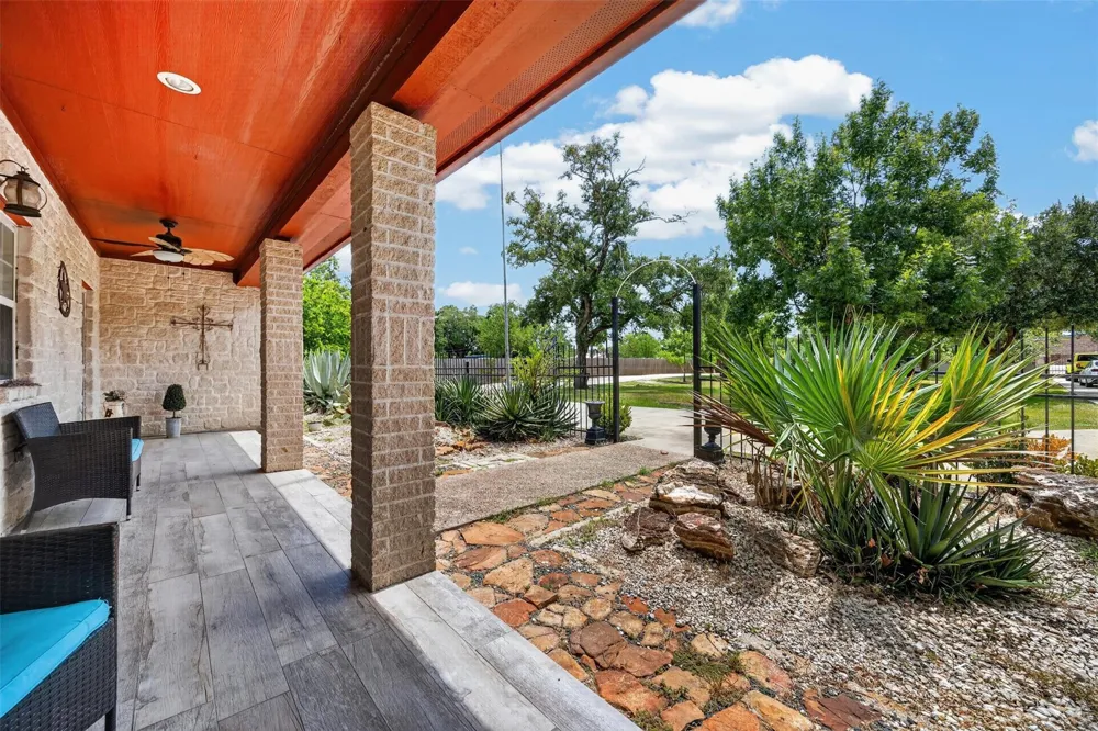 8618 Highway 6 Hitchcock, TX 77563