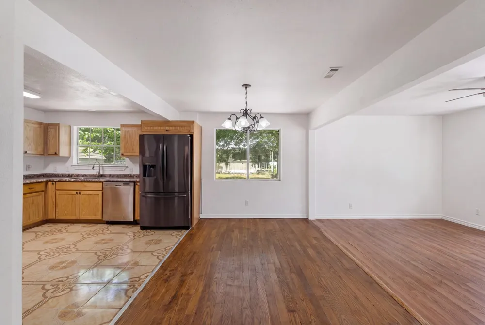 221 Oak Ridge Drive Onalaska, TX 77360