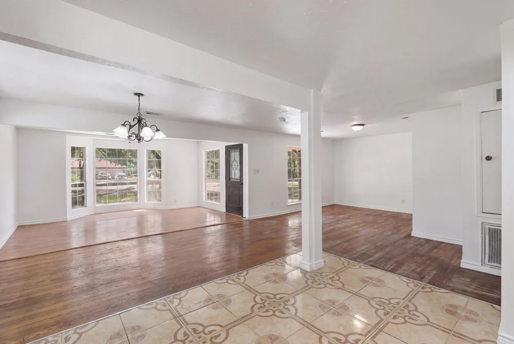 221 Oak Ridge Drive Onalaska, TX 77360