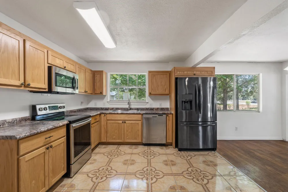 221 Oak Ridge Drive Onalaska, TX 77360