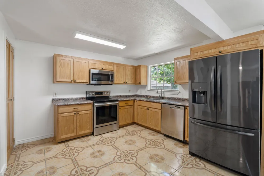 221 Oak Ridge Drive Onalaska, TX 77360