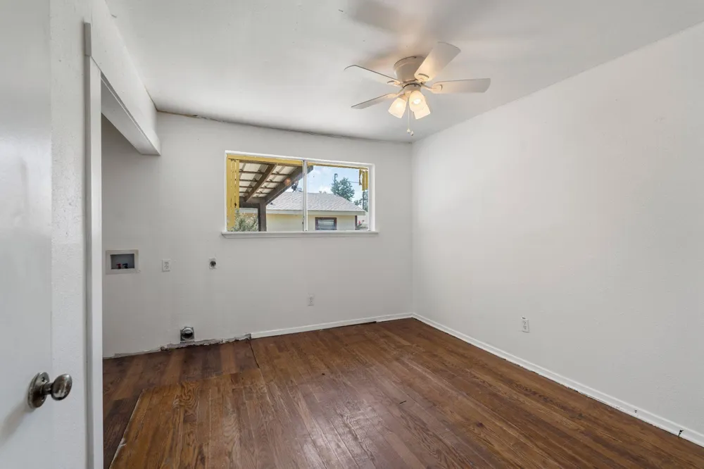 221 Oak Ridge Drive Onalaska, TX 77360