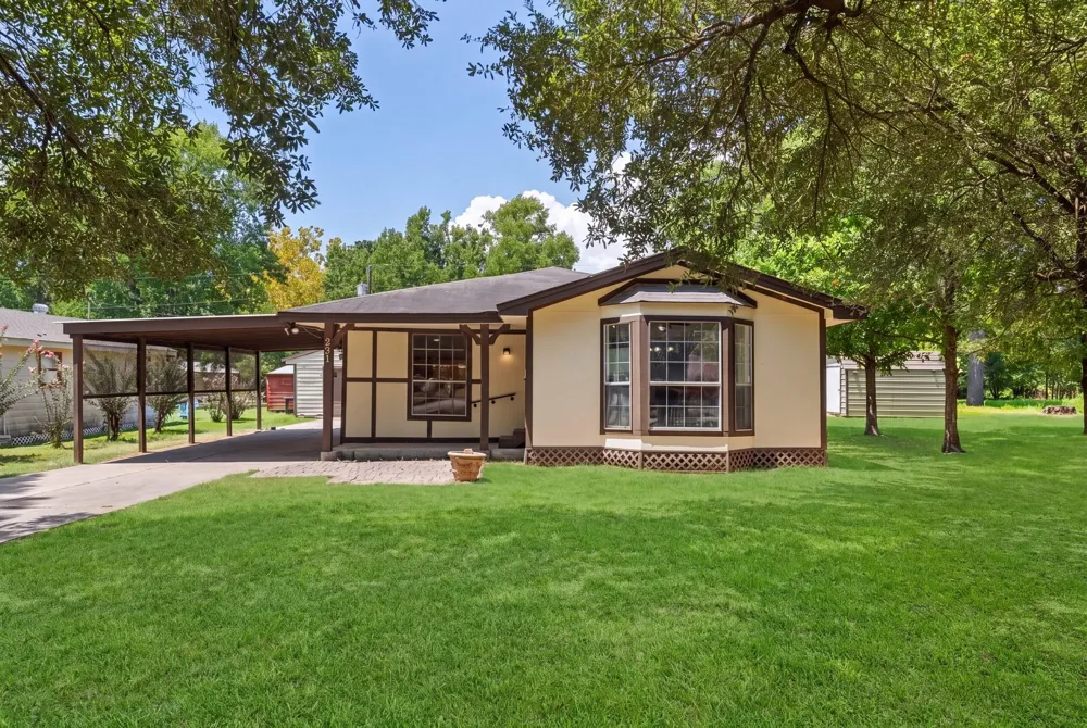 221 Oak Ridge Drive Onalaska, TX 77360