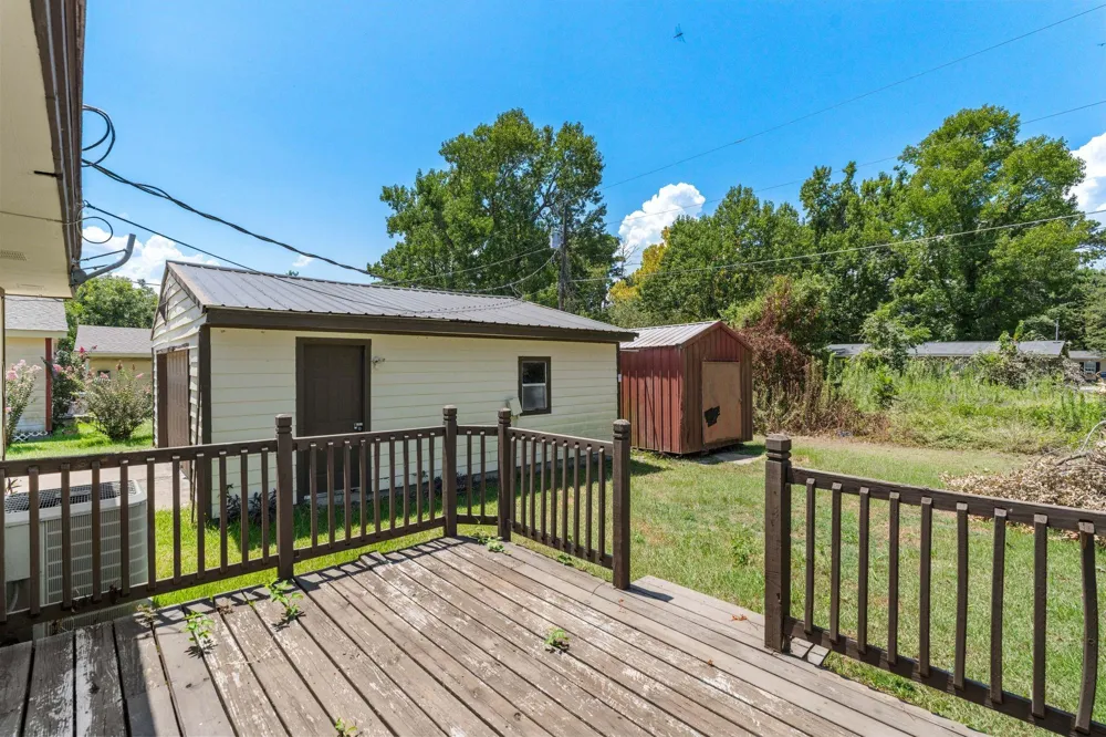 221 Oak Ridge Drive Onalaska, TX 77360