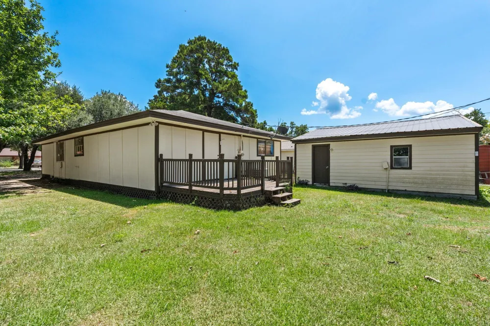 221 Oak Ridge Drive Onalaska, TX 77360