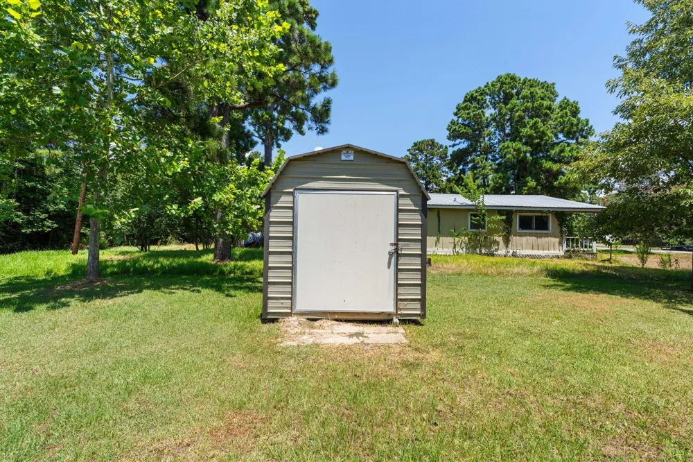 221 Oak Ridge Drive Onalaska, TX 77360