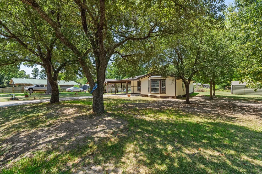 221 Oak Ridge Drive Onalaska, TX 77360