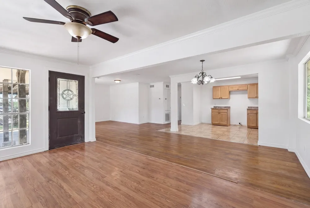 221 Oak Ridge Drive Onalaska, TX 77360