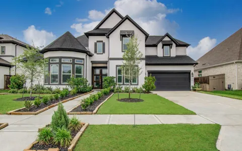 10015 Crescent Wood Drive