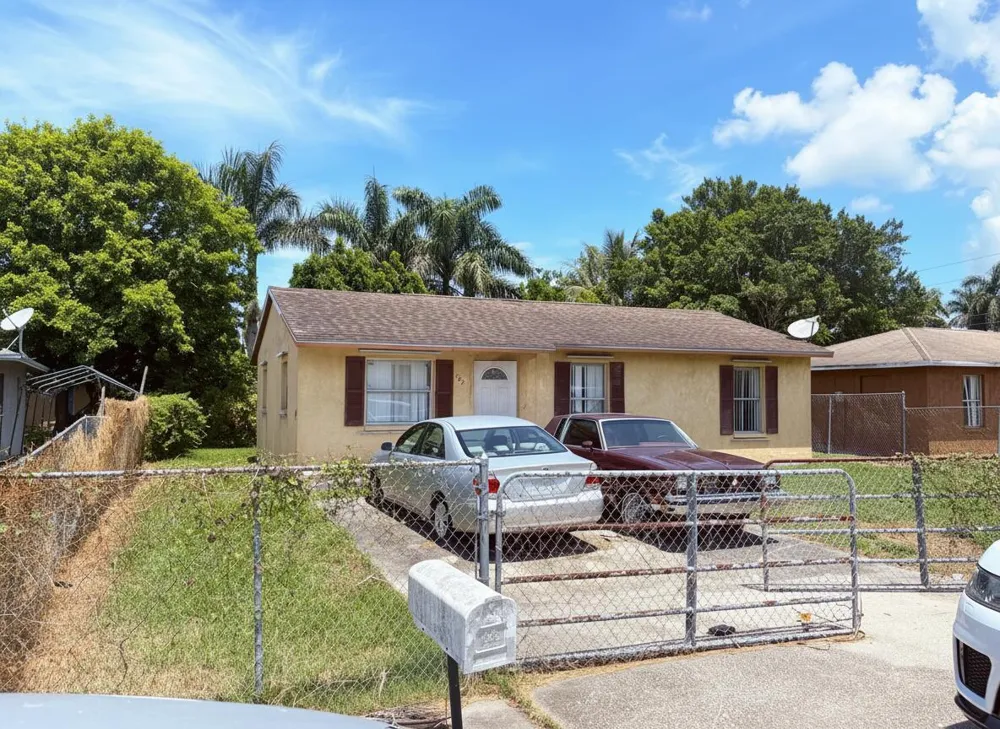 307 Seminole Court Pahokee, FL 33476